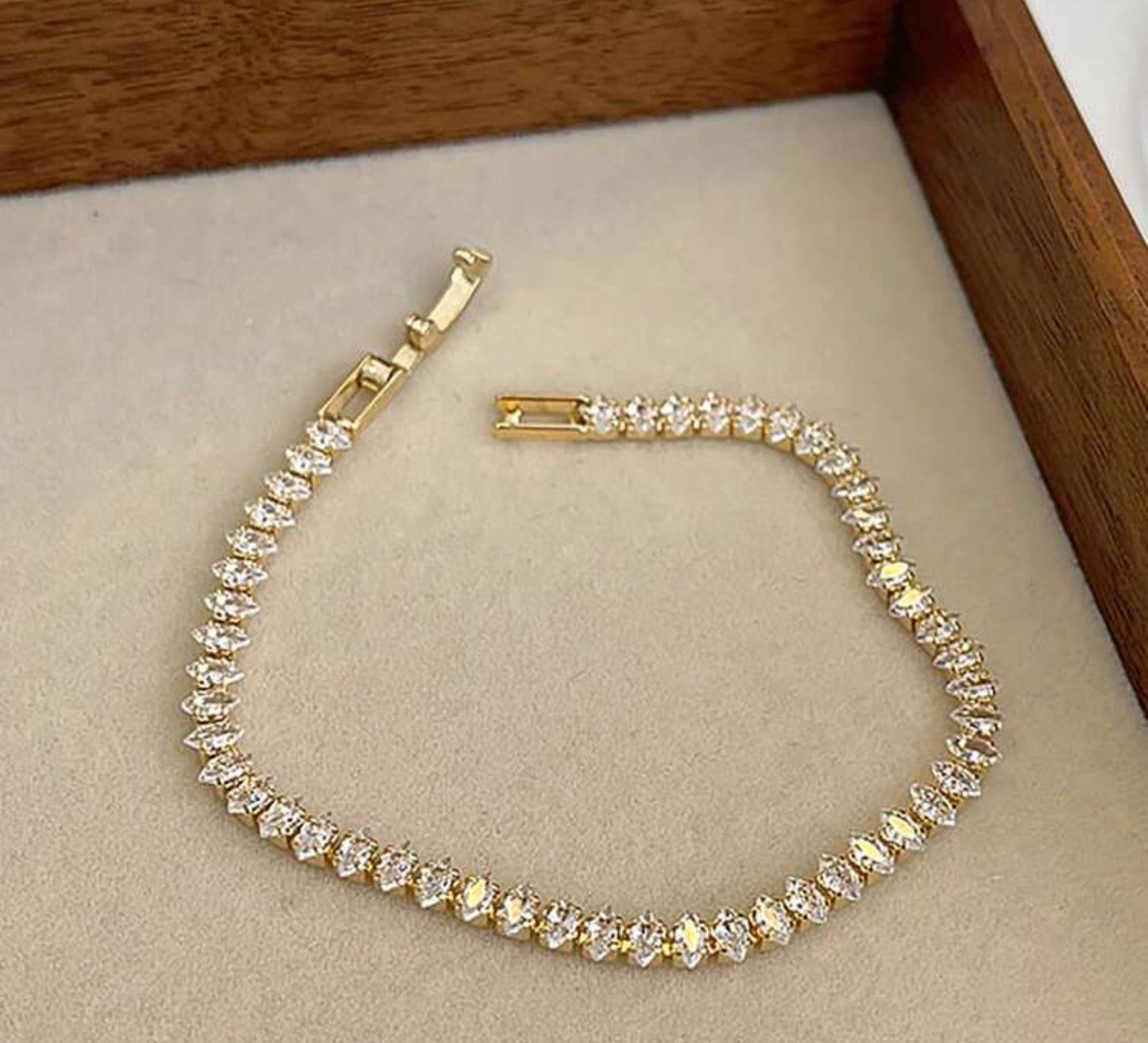 Classic tennis bracelet gold